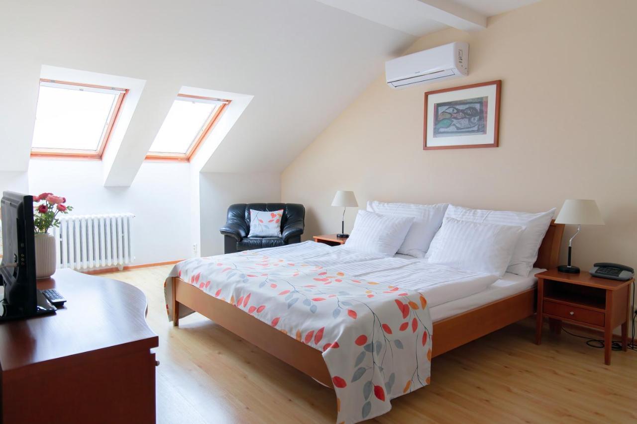 Hotel Orion Прага Екстер'єр фото