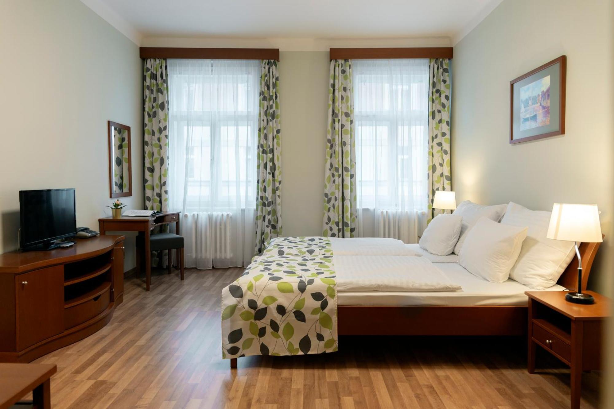 Hotel Orion Прага Екстер'єр фото