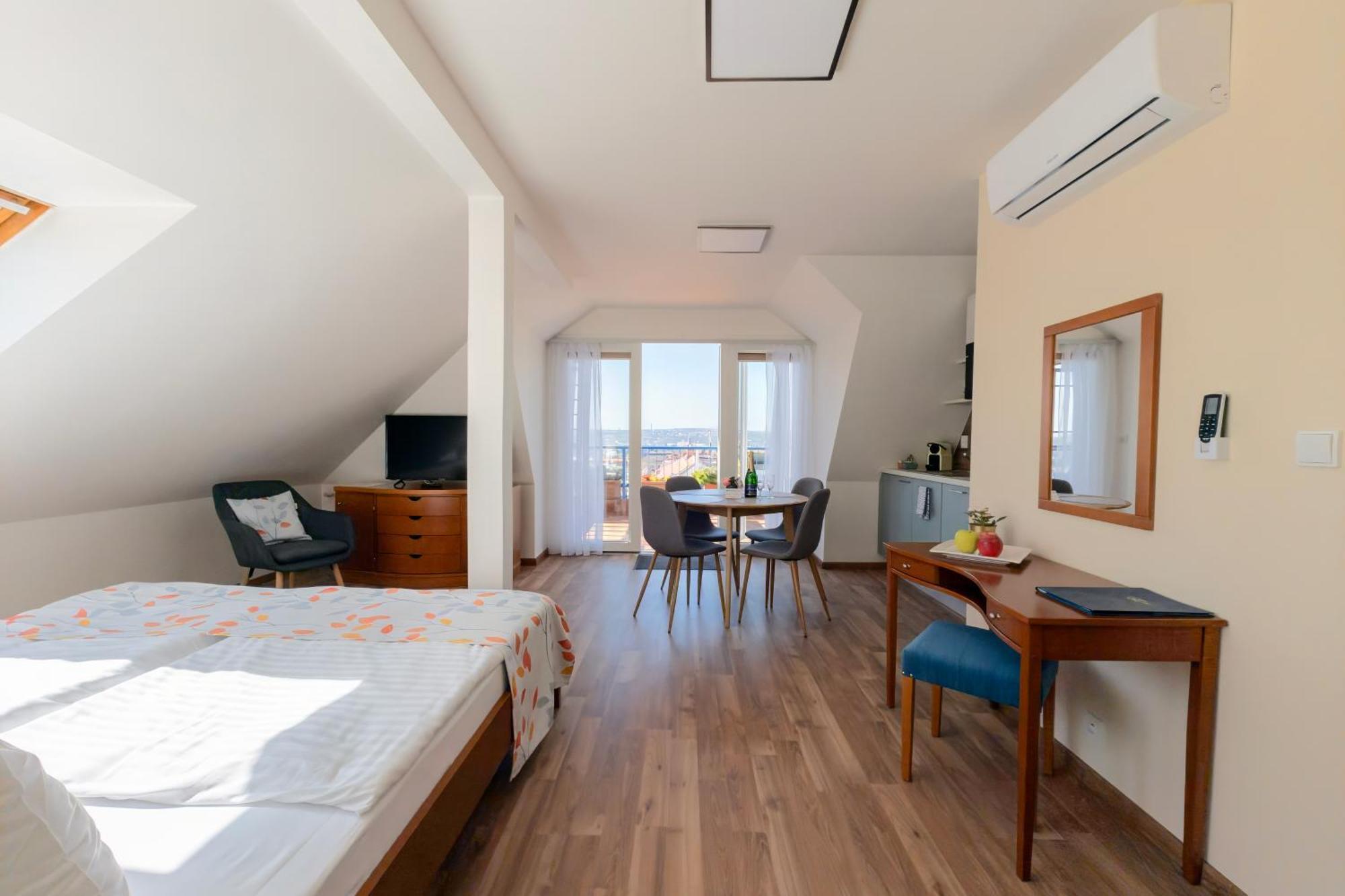 Hotel Orion Прага Екстер'єр фото